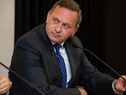 Álvaro Delgado aseguró que el gobierno tiene un compromiso con la recuperación del salario de los sectores público y privado. Álvaro Delgado aseguró que el gobierno tiene un compromiso con la recuperación del salario de los sectores público y privado.