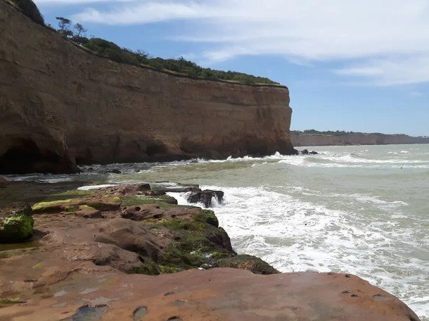 Tragedia en Mar del Plata: una periodista murió tras caer desde un acantilado