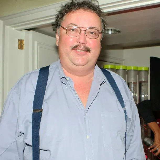 Revelan la causa de la muerte del actor de Friends, Mike Hagerty