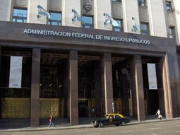 un fallo ordena a la afip permitir la compra de dolares un fallo ordena a la afip permitir la compra de dolares