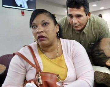 Emanuel con sus padres Noel Zayas y Melvis Vizaino