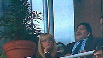 maradona se dejo ver con su nueva novia por primera vez maradona se dejo ver con su nueva novia por primera vez