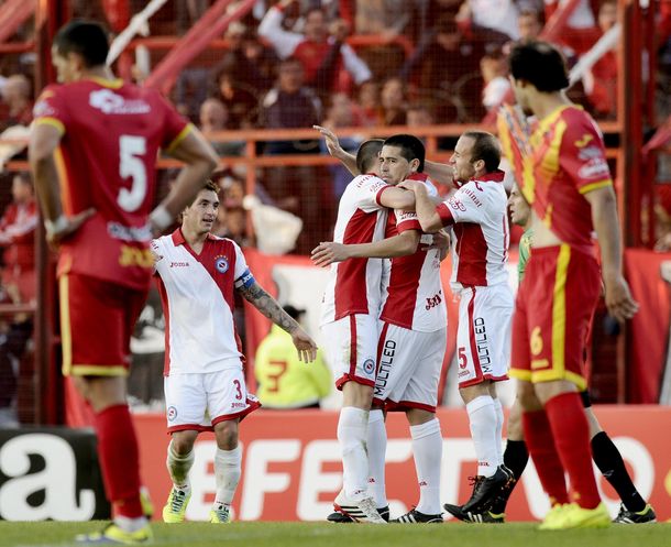 Mirá la espectacular definición de Riquelme para empatar el partido