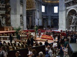Segundo día para dar el último adiós al Papa: ya lo hicieron casi 50 mil personas