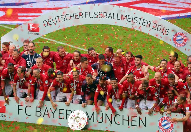 Baño de cerveza: los alocados festejos del Bayern Munich tras otro campeonato