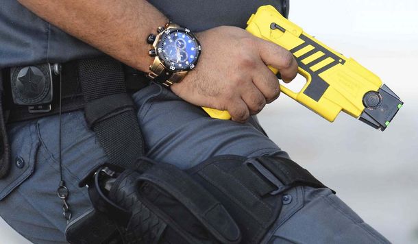 Las provincias no necesitan autorización de Nación para implementar las pistolas Taser