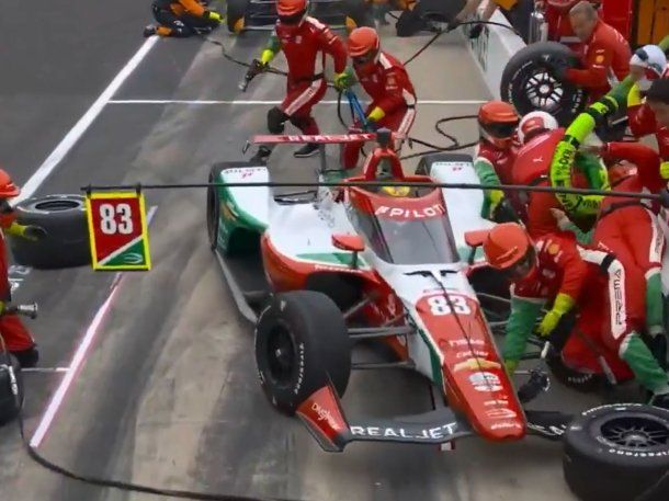 Terror en Indianápolis: un piloto perdió los frenos y atropelló a su equipo en plenas 500 Millas