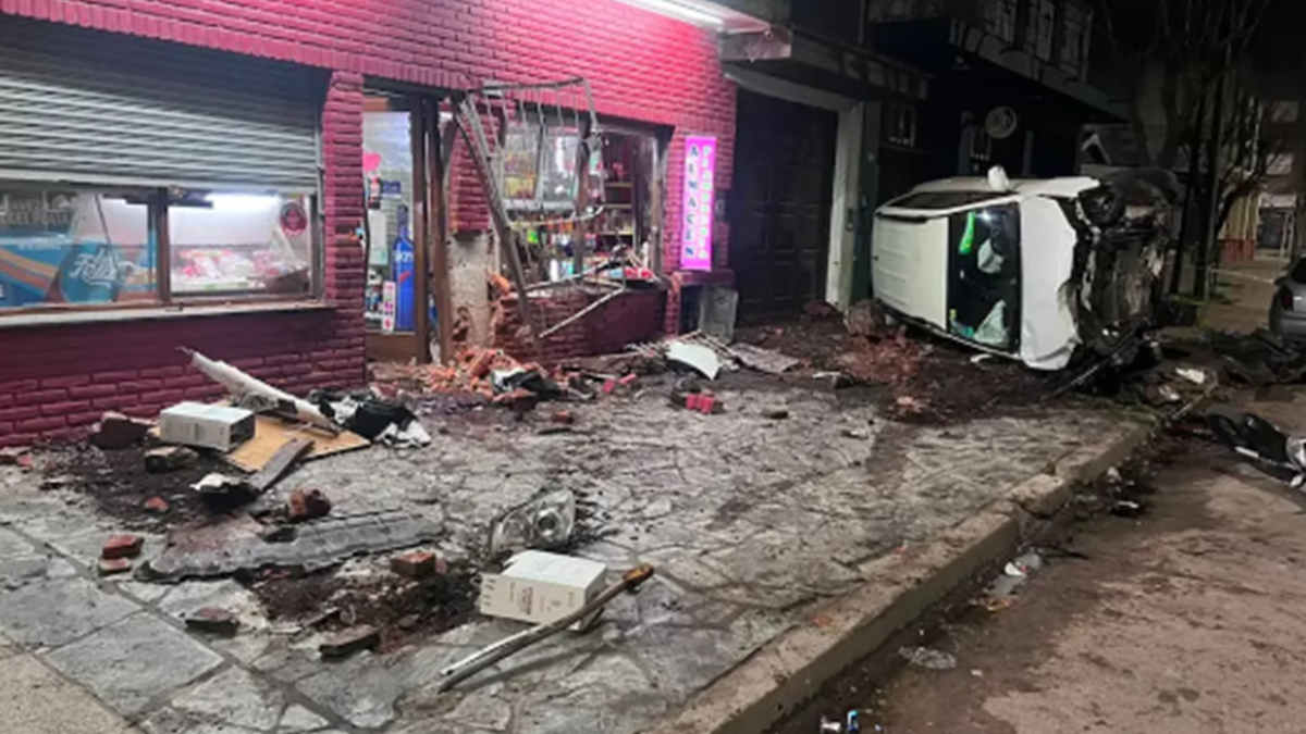 Impesionante accidente en Mar del Plata: volcó, atropelló a seis personas y hay un muerto