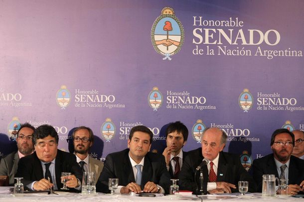 Sin la oposición, funcionarios expusieron el proyecto de la AFI