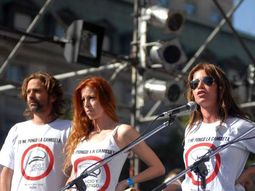 Florencia Peña y famosos en Plaza de Mayo