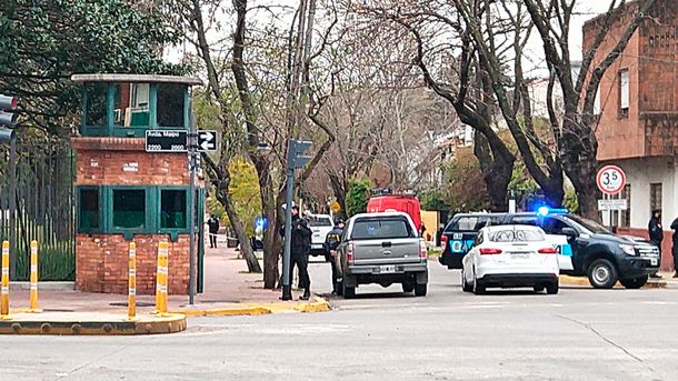 Un hombre tiró una bomba molotov contra la Quinta de Olivos y fue detenido