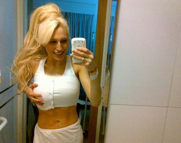 Vicky Xipolitakis presentó sus flamantes lolas