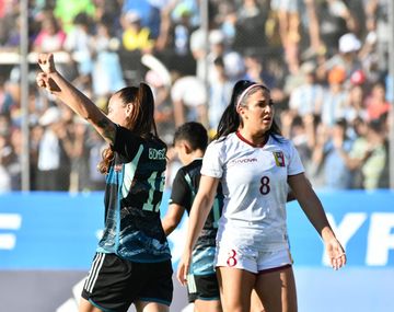 La Selección femenina goleó a Venezuela