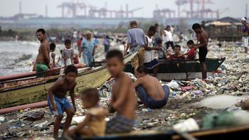 al menos 40 muertos por el paso de un tifon por filipinas al menos 40 muertos por el paso de un tifon por filipinas