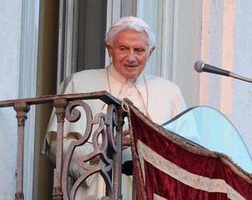 Pope Benedict XVI posts final message on Twitter