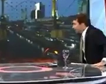El director del diario ABC de España terminó en el piso en la televisión argentina
