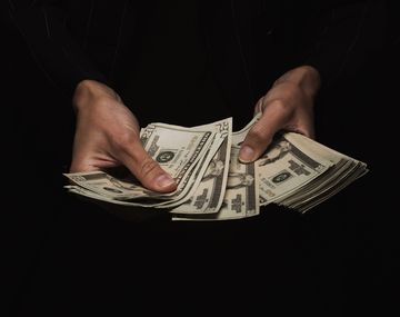 Dólar blue y dólar oficial minuto a minuto: a cuánto cotizan este miércoles