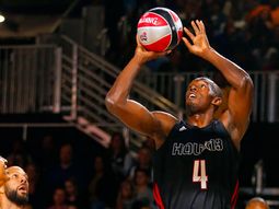 La guerra de Adidas y Nike llega al mercado de la NBA