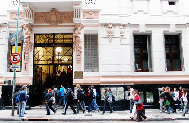El rector del Buenos Aires confirmó que los 53 alumnos quedarán libres