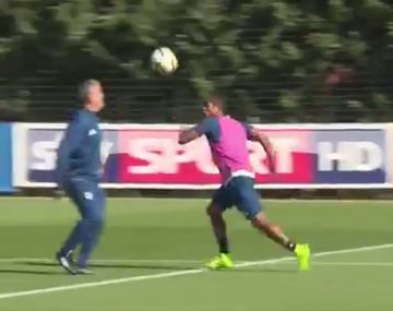 VIDEO: La tremenda jugada de Douglas Costa en pleno entrenamiento