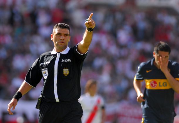 Laverni defendió a los árbitros