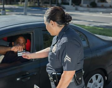 En España hay que tener cuidado con lo que se lleva en la guantera para no perder la licencia de conducir