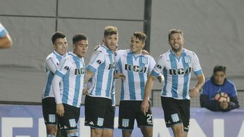 Racing festeja en Avellaneda ante Independiente de Medellín Racing festeja en Avellaneda ante Independiente de Medellín