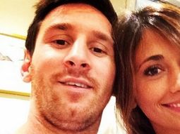 Vacaciones en familia: La selfie de Messi con Antonella