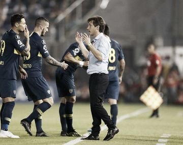 Gustavo Barros Schelotto dando indicaciones