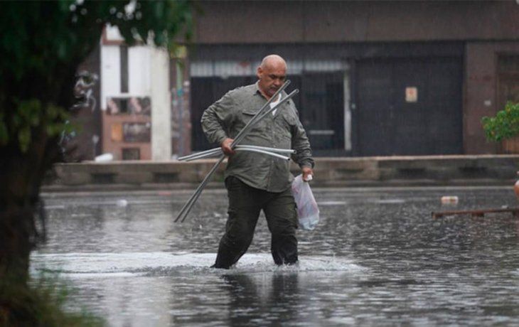Ciclogénesis: a qué números de teléfono llamar en el AMBA en el caso de inundación este martes de tormentas
