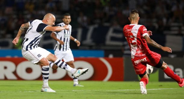 El jugador de 37 años anotó el segundo de la T ante el Bicho (foto: Talleres)