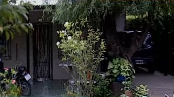 Le disparó al ladrón para proteger a su madre