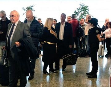 Elisa Carrió, antes de subir al avión. Foto: @Javier Sassi