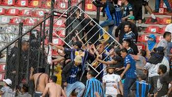 En el 2022 en el estadio Corregidora se registra una batalla campal durante un partido de la Primera división de México. En el 2022 en el estadio Corregidora se registra una batalla campal durante un partido de la Primera división de México.