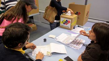 en venezuela ya se vota para elegir gobernadores en venezuela ya se vota para elegir gobernadores