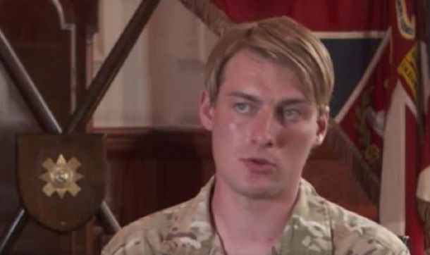 Una trans, la primera mujer del ejército británico en el frente de combate