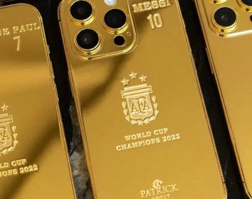 El tremendo regalo de Messi a la Scaloneta: 210.000 dólares en 35 iPhones bañados en oro