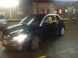 Le duró poco: Vicky Xipolitakis chocó su auto nuevo