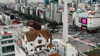se vende el historico chalet diaz construido sobre una terraza a pocos metros del obelisco se vende el historico chalet diaz construido sobre una terraza a pocos metros del obelisco
