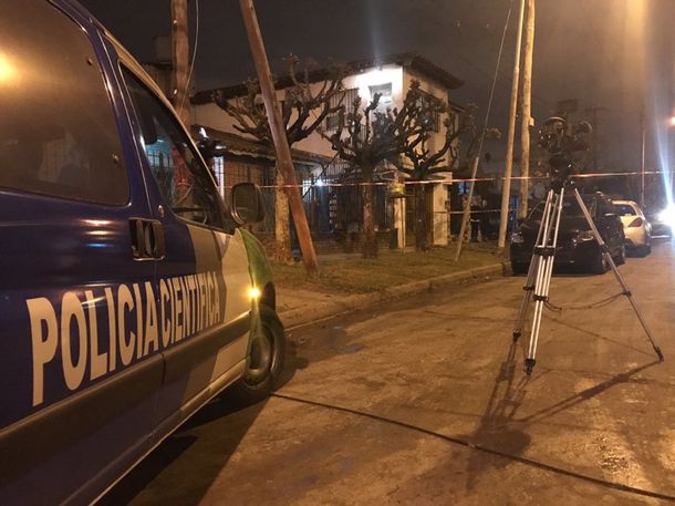 Policía Científca trabajando en el lugar del hecho