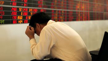 lunes negro en las bolsas chinas luego de la fuerte devaluacion lunes negro en las bolsas chinas luego de la fuerte devaluacion