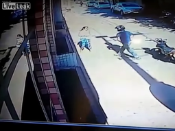 VIDEO: Trató de robarle a una mujer, pero no terminó como lo tenía planeado