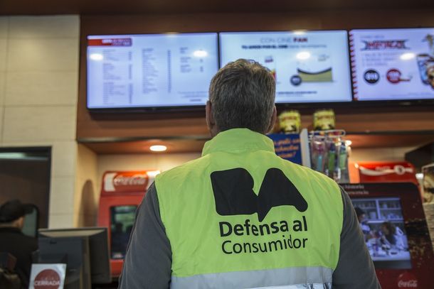 ¿Fuiste al cine con comida y te prohibieron la entrada? Cómo podés defenderte