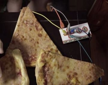 Mirá cómo una pizza puede ser una pantalla táctil