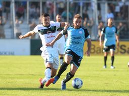 El Santo golpeó en el segundo tiempo y liquidó el pleito El Santo golpeó en el segundo tiempo y liquidó el pleito