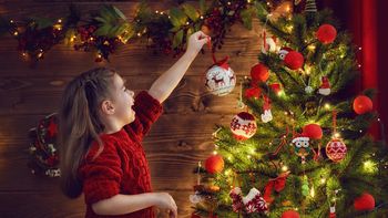 El supermercado que está liquidando decoración navideña a buenos precios. El supermercado que está liquidando decoración navideña a buenos precios.