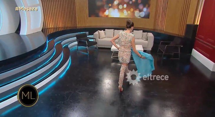 Juana desfila casi en pelotas