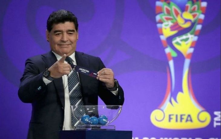 Diego Armando Maradona en el sorteo del Mundial Sub 20