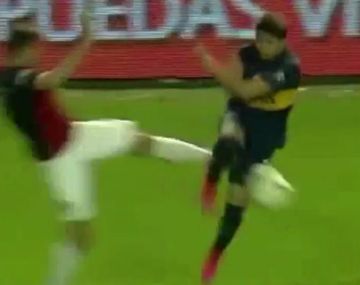 Criminal: mirá la tremenda patada de Yepes que sólo fue amarilla