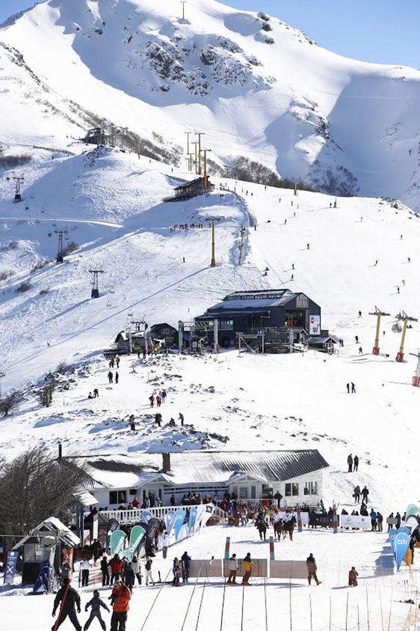 Se realizó la sexta edición del Snow Polo en Cerro Bayo